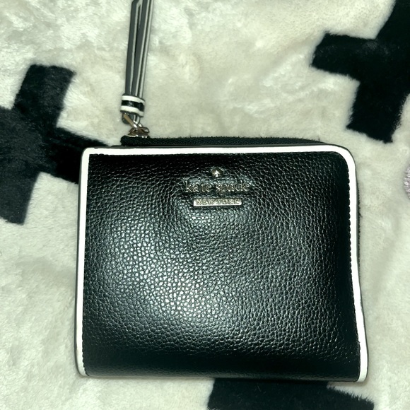 Kate Spade Wallet - Picture 3 of 9